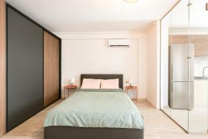 Central Riverside Studio 71 plus free parking