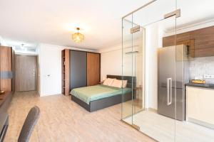 Central Riverside Studio 71 plus free parking