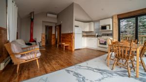 Lake Muskoka 2-bedroom Cottage - Pier 100 #50