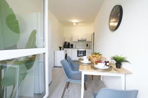 Modernes 2-Raum Apartment für 4 Personen mit Balkon, vollausgestatteter Küche und Balkon