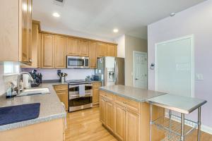 Townhome 3 Mi to Wescott Park and Golf Course!