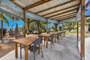 Grand Sahāna 6 - 2BR Beachfront Apartment with Balcony Terrace - Work from Paradise - Digital Nomad