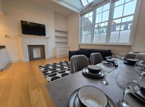 Elegant 2 Bedroom Apartment in Knightsbridge