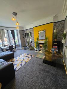 Charming - Free Parking - Sleeps 6 - M20-FolkestoneCentralStation