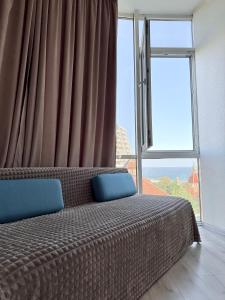 Двухкомнатная с видом на море