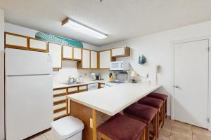 Snowblaze Condominiums E103