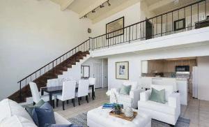 Two Bedroom Townhouse with Canal Views