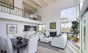 Two Bedroom Townhouse with Canal Views