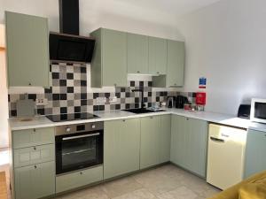 Covenham Holiday Cottages - Squirrel Cottage