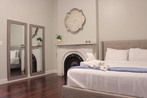 RARE 1BR Apt with Character GREAT Location!