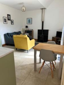 Covenham Holiday Cottages - Squirrel Cottage