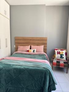 Na Quadra da Praia com 2 Suites NSC1141-906