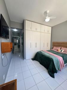 Na Quadra da Praia com 2 Suites NSC1141-906