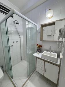 Na Quadra da Praia com 2 Suites NSC1141-906