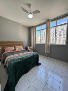 Na Quadra da Praia com 2 Suites NSC1141-906