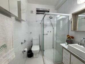 Na Quadra da Praia com 2 Suites NSC1141-906