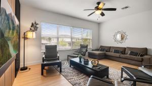 6BR Luxury Home with Private Pool and BBQ