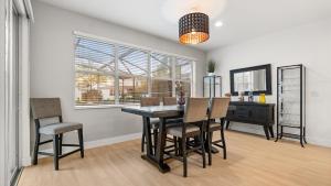 6BR Luxury Home with Private Pool and BBQ