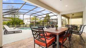 6BR Luxury Home with Private Pool and BBQ