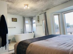 A beautiful 2 bedroom private home