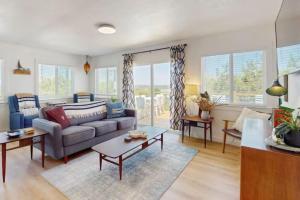 Budget Friendly Lake Getaway with Decks and Grill