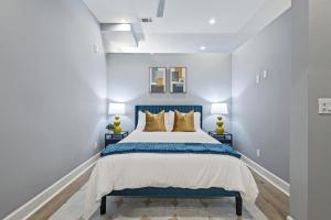 Trendy 1BR w 10ft Ceilings FREE Parking Pet Friendly