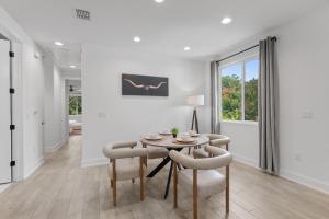 Combined Luxurious Home - Up to 18 Guests