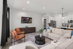 Mega Lux Combined Unit - Up to 36 Guests