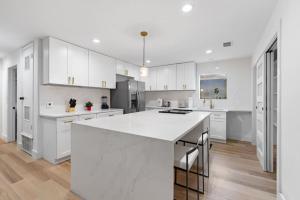 Game Room - Modern Beautiful Home