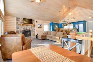 Brainerd Cabin on Camp Lake with Boat Slip and Dock!