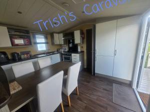 Trishs Caravan Coop 144