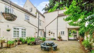 2 bed Town Apartment