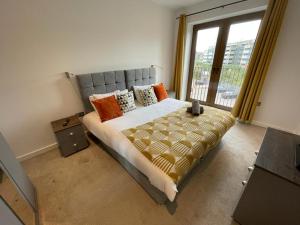 Pearl Bay - One bedroom Luxury Apartment in St Albans