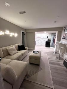 Modern Suite in Etobicoke - Near Airport & Downtown!