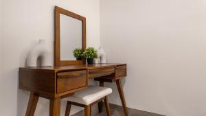 Stunning 2BR Condo - 5 Min to Beach