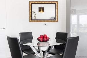 Top Floor 2-Bedroom Central Apartment with Secure Parking New Build