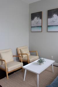 CHIC, Renovated Brownstone in PRIME DT Albany