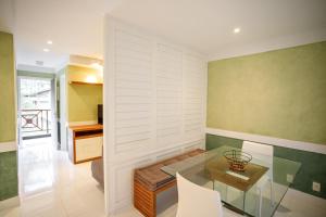 Angra dos Reis - Apartamento com estrutura completa - Condomínio com piscina, bar molhado e marina - Aluguel de Lancha no Local