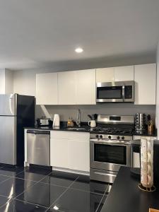 MODERN 1BR Apt with PRIVATE deck