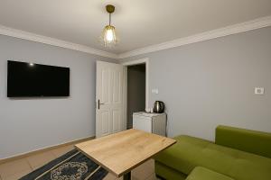 Ozer Hotel & Apartments