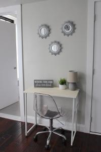 MODERN 1BR GREAT Location Downtown Parking