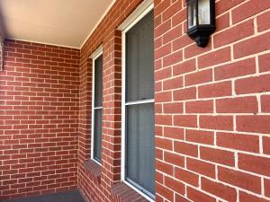 Modern City Townhouse withthe Comforts