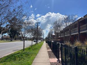 Modern City Townhouse withthe Comforts