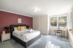 Affordable No-Frills Queen Ensuite Room in Pymble