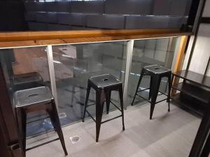 Beautiful, central apt close to Southern Cross Station, sky bus and tram