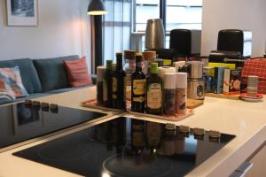 Beautiful, central apt close to Southern Cross Station, sky bus and tram