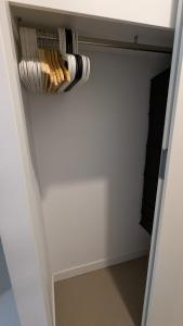 Beautiful, central apt close to Southern Cross Station, sky bus and tram