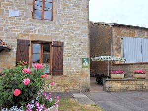 Gîte familial avec cour et terrain clos au cœur de Ferrière-et-Lafolie, proche Mairie et autoroute A5. - FR-1-611-3
