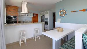 Flat Vista para o Mar e Piscina em Bombinhas 1082