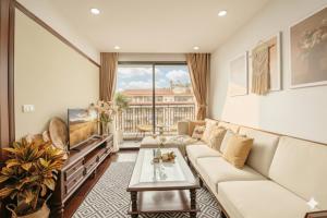 Lunaria Two Bedroom Apartment - The Epicenter of Luxury and Convenience